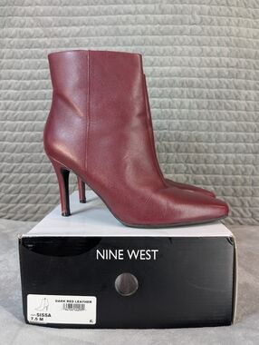 Nine West Sissa Women's Size 7.5 Dark Red Leather Ankle Boots Used With Box